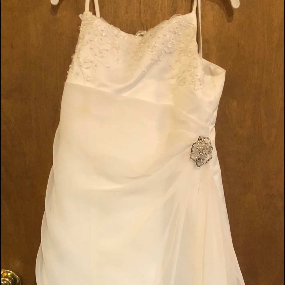 Mini bride wedding dress.